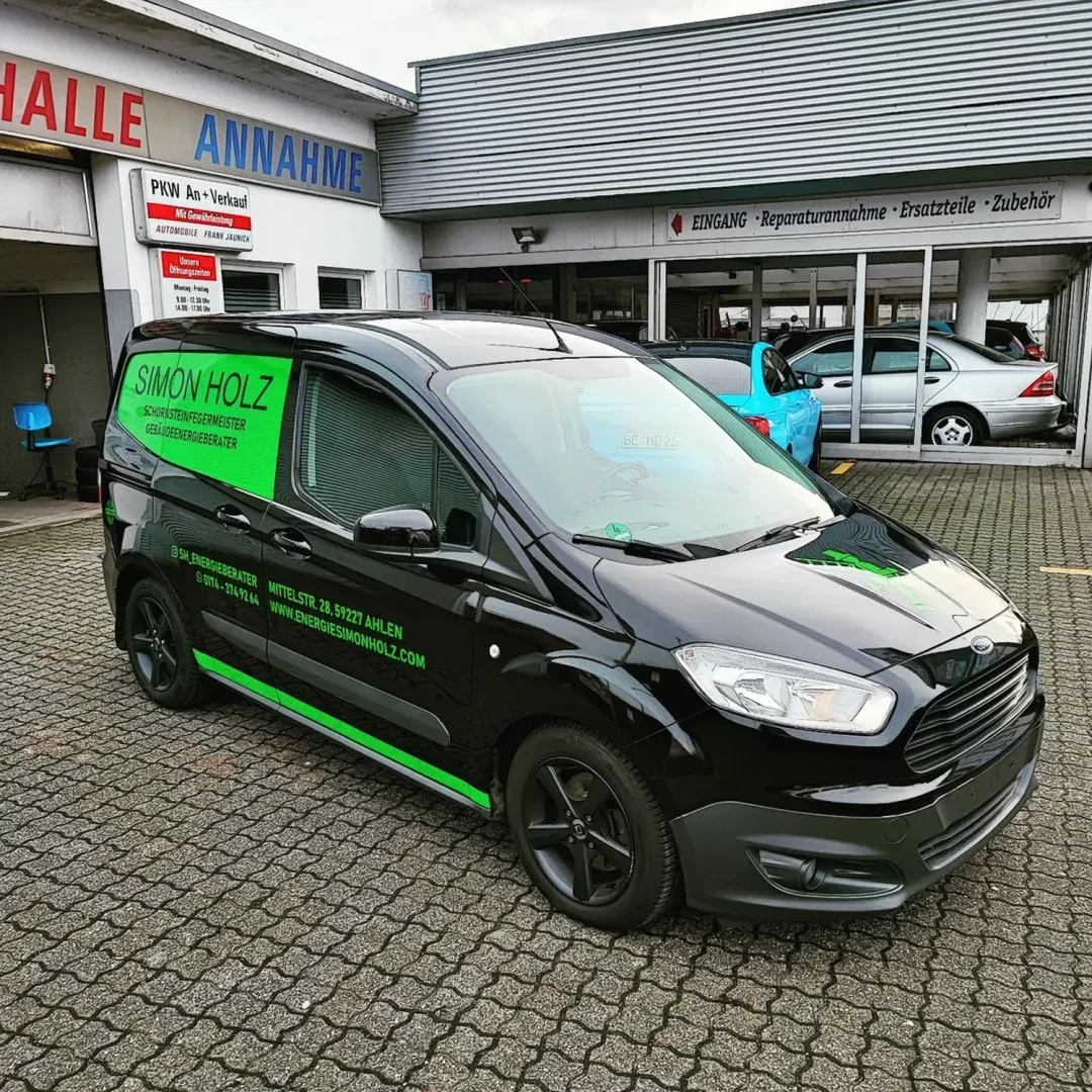 Beschrifteter Firmentransporter – Wrap Society Ahlen